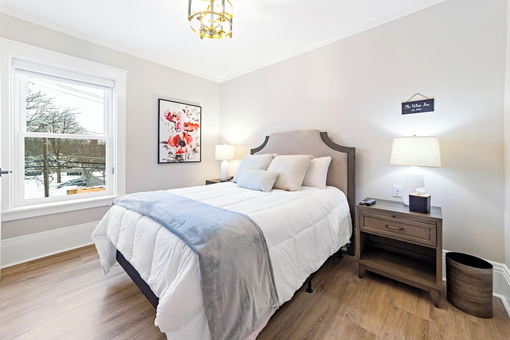 Suite, 1 Queen Bed with Sofa bed