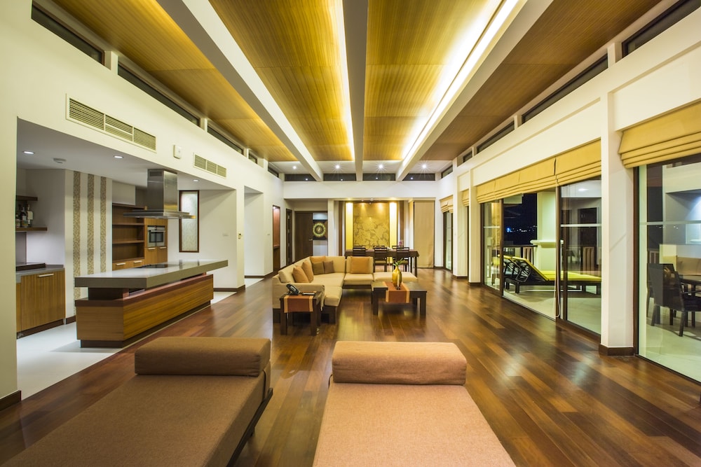 Royal Penthouse, 3 Bedrooms, Jetted Tub, Sea View - Photo 8