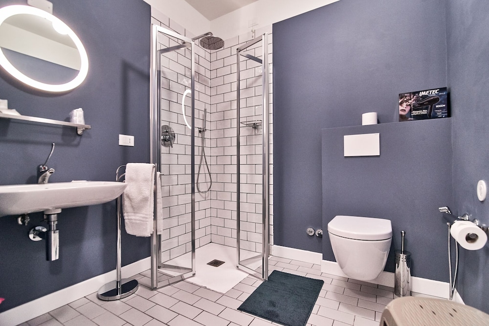 Deluxe Triple Room with partial sea view - Photo 2