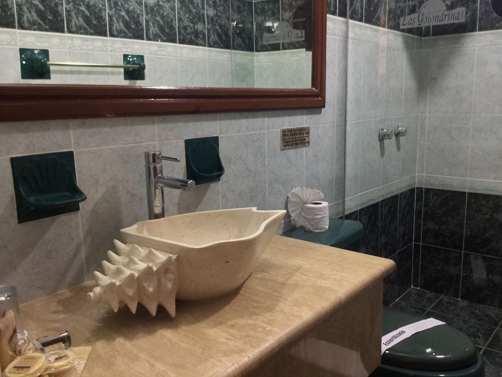 Suite - Photo 11