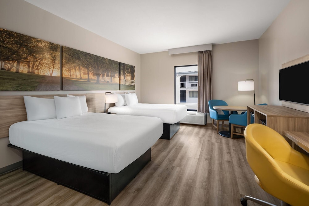Deluxe Room, 2 Queen Beds, Accessible, Non Smoking (Mobility, Roll-In Shower) - Photo 1