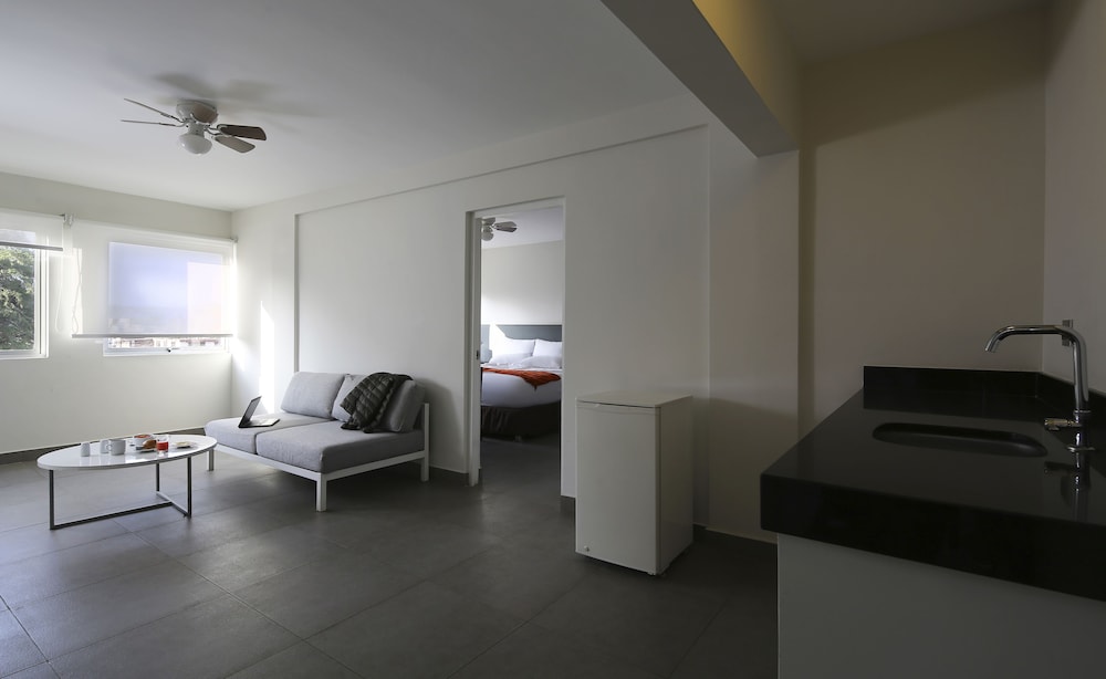 Superior Room, 1 King Bed photo 2