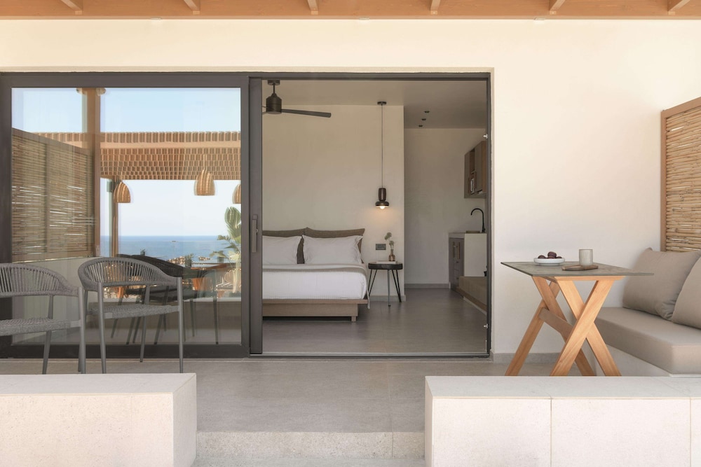 Superior Open Plan Apartment- Sea View - Photo 14