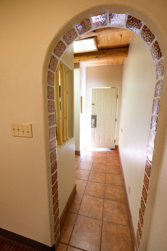 Deluxe Room, Multiple Beds (Deluxe Room(No Pets)) - Photo 3