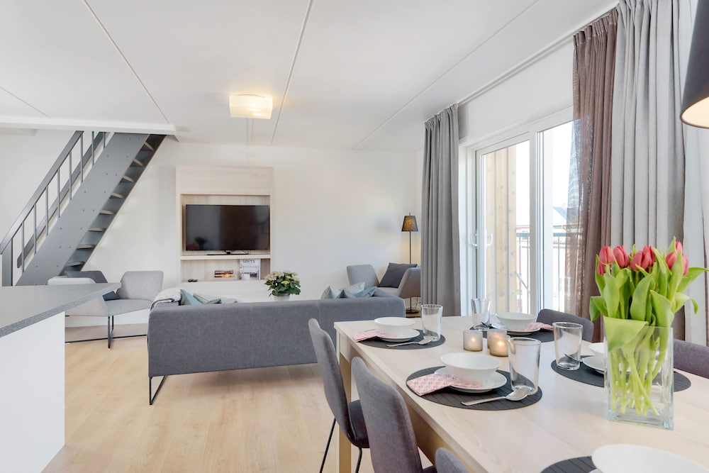 Business Apartment, 3 Bedrooms, Balcony, City View photo 2