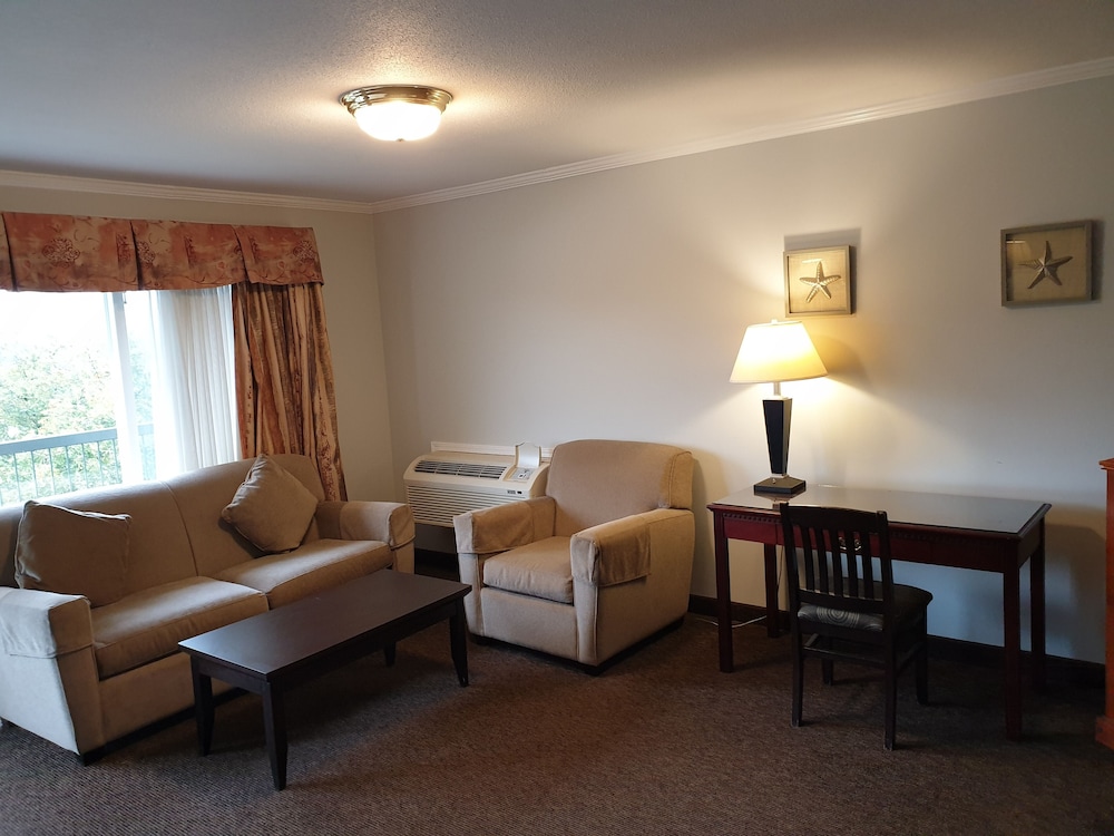 Suite, 1 King Bed, Jetted Tub, River View - Photo 2