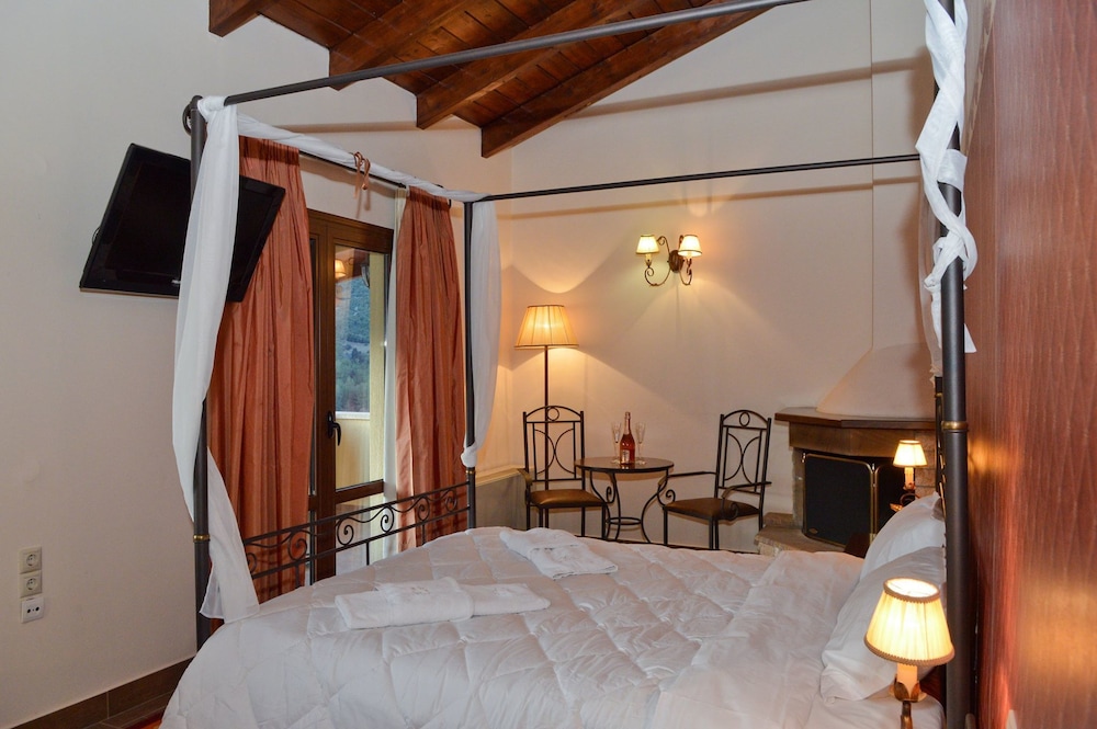 Double Room, Fireplace, Mountain View photo 1