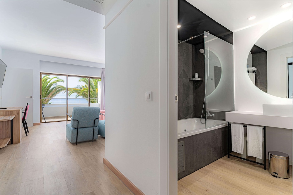Superior Suite, 1 Bedroom (2 adults and 1 child)