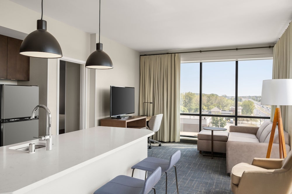 Suite, 1 Bedroom - Photo 1