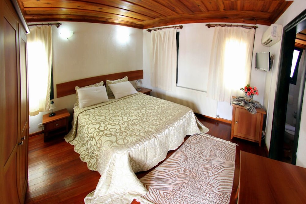 Superior Double or Twin Room, 1 Double or 2 Twin Beds, Pool View photo 1