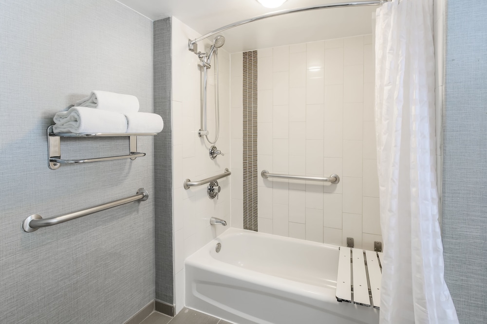 Room, Accessible - Photo 6