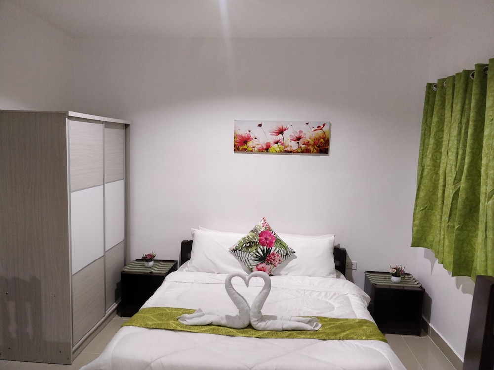 Superior Studio Suite, Kitchenette, Courtyard View photo 1