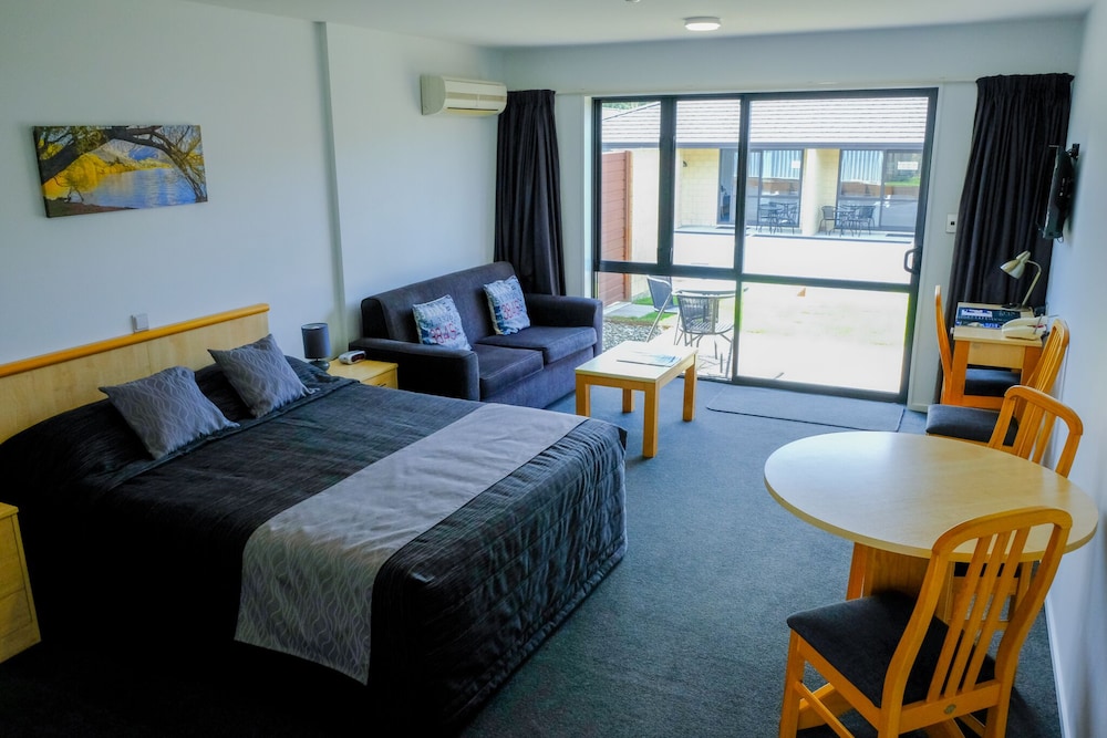 Double Studio, 1 Queen Bed photo 1