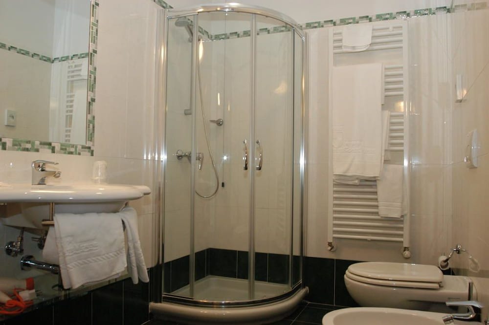 Standard Twin Room - Photo 3