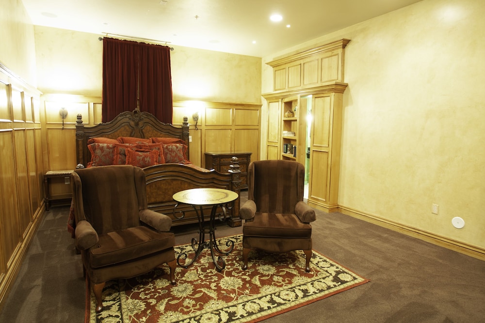 Suite, 1 King Bed (England Theme)