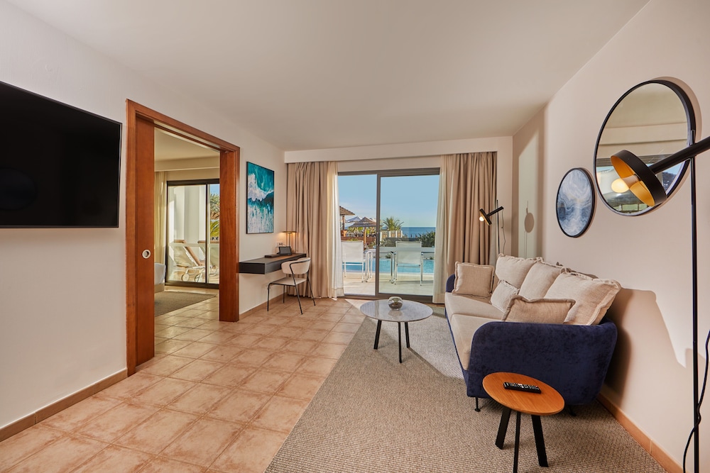 Suite, Pool Access (Terrace - Preferred Club)