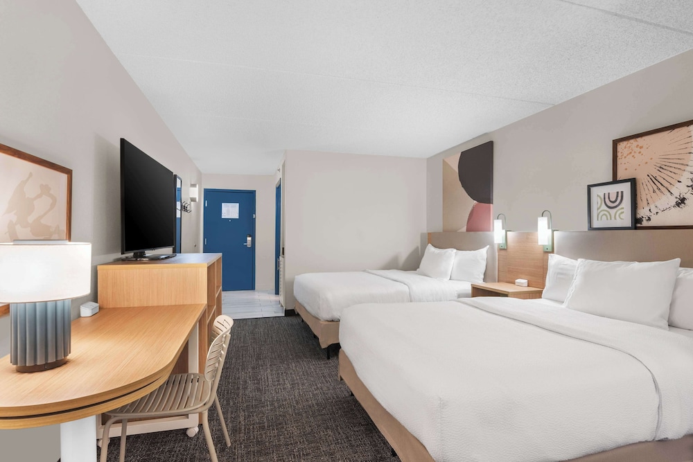 Room, 2 Queen Beds, Non Smoking - Photo 2