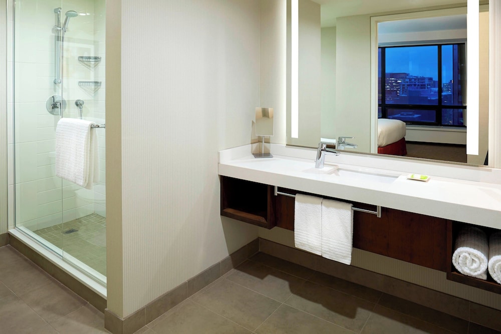 Junior Suite, 1 Queen Bed with Sofa bed