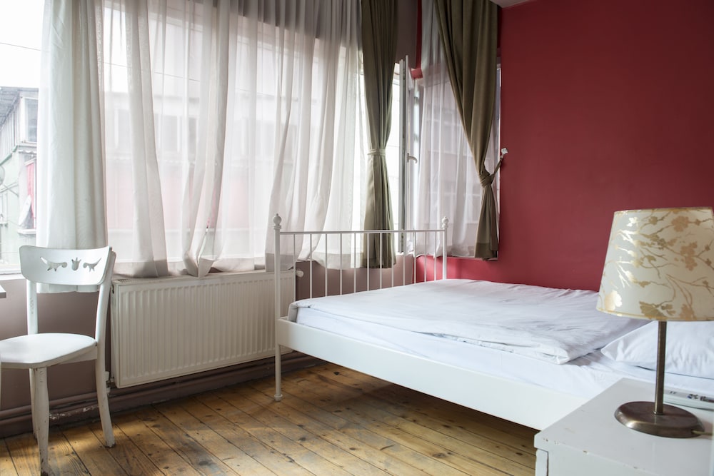 Basic Double Room, Shared Bathroom photo 3