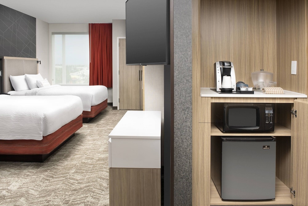 Suite, 2 Queen Beds photo 2