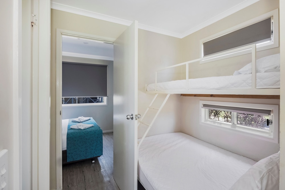 Standard Cabin - Sleeps 5 photo 2