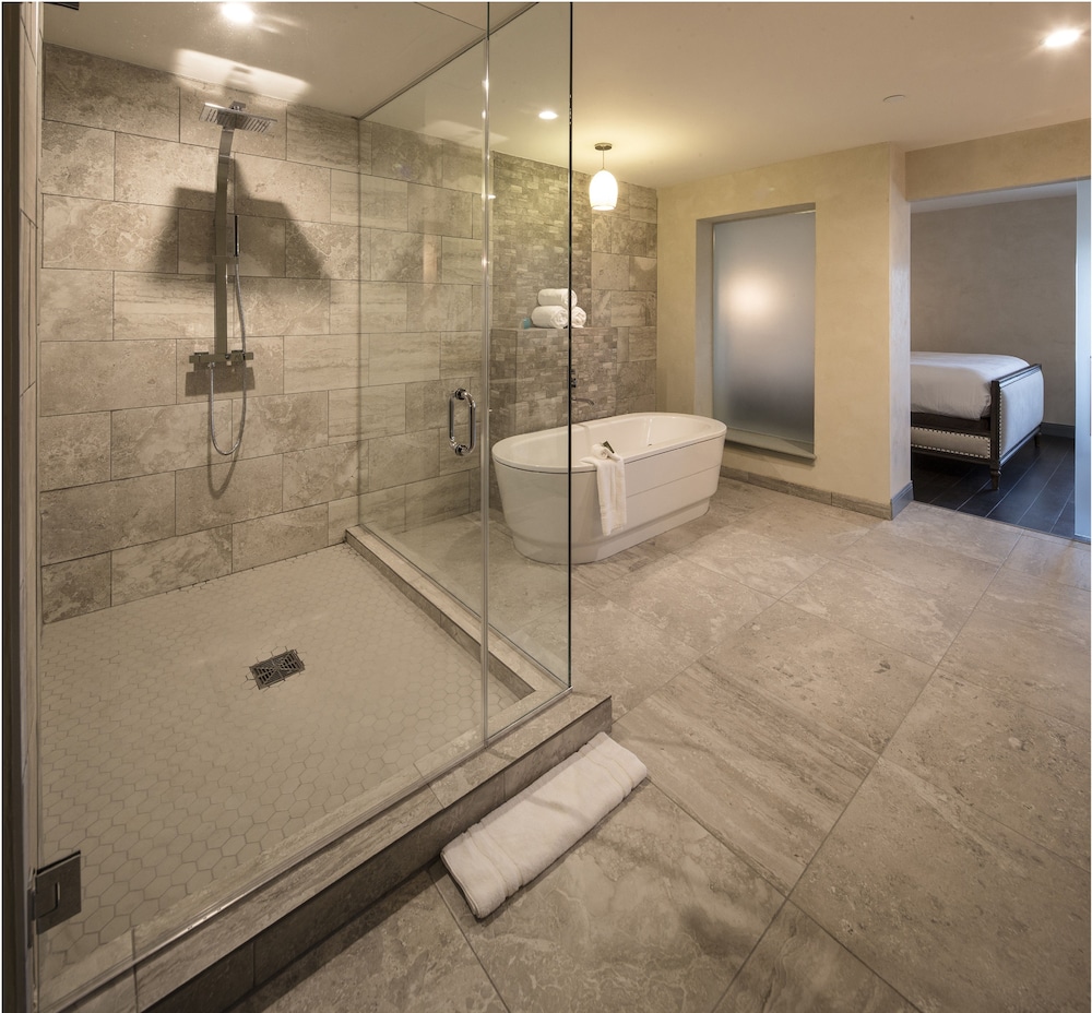 Suite, 1 King Bed (Additional Living and Dining Area) photo 1