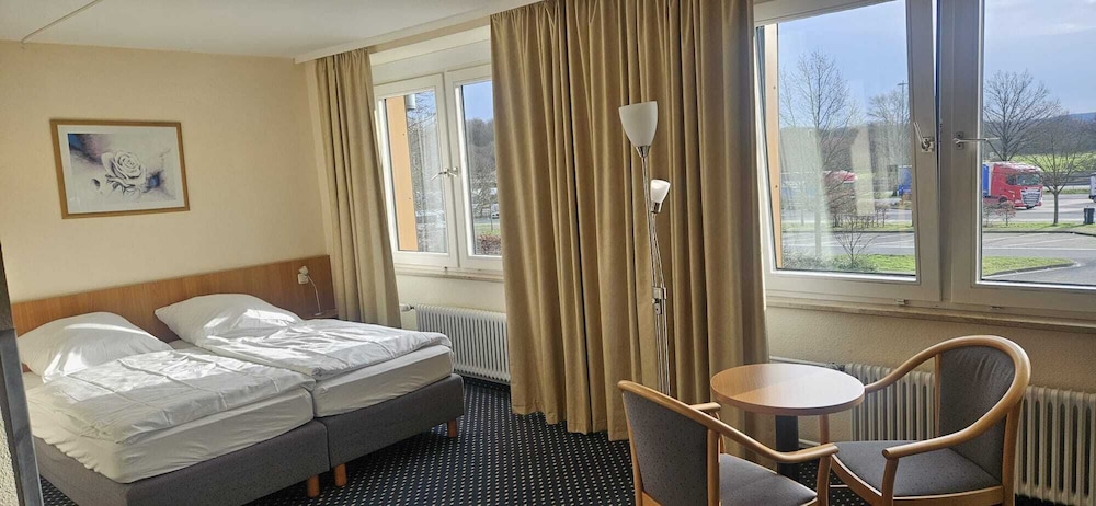 Basic Twin Room photo 3