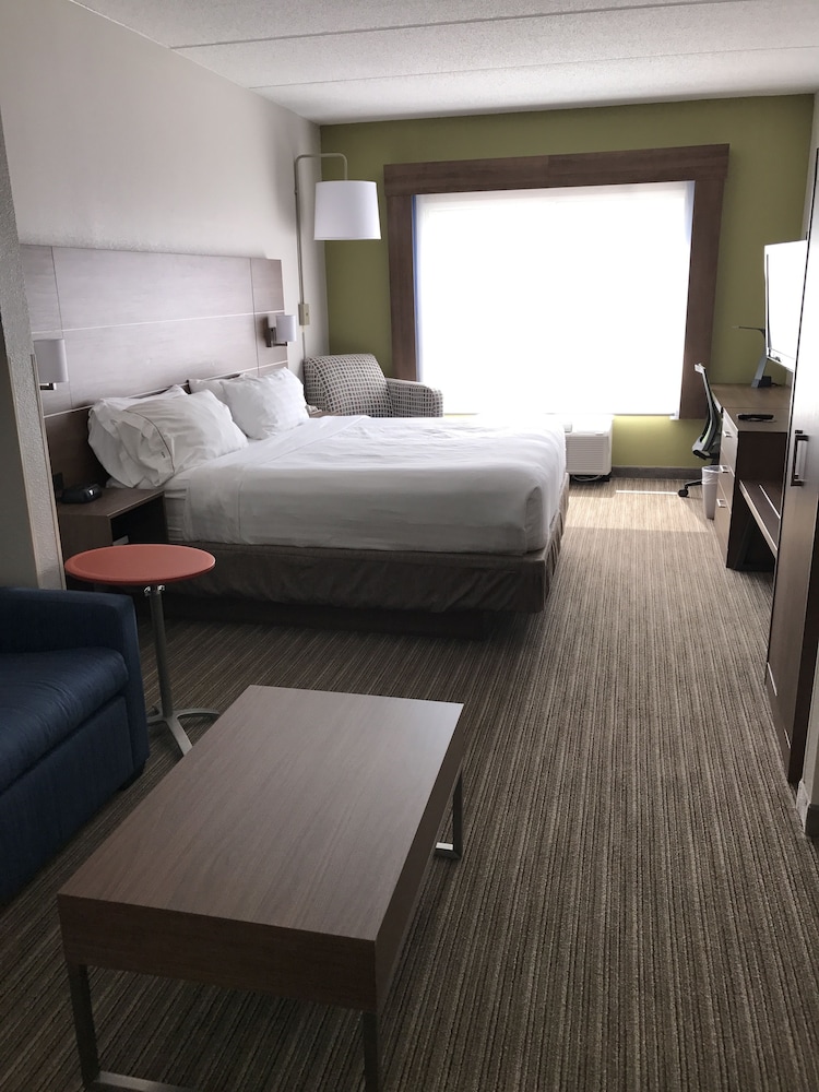 Suite, 1 King Bed with Sofa bed, Accessible (Mobility) - Photo 4