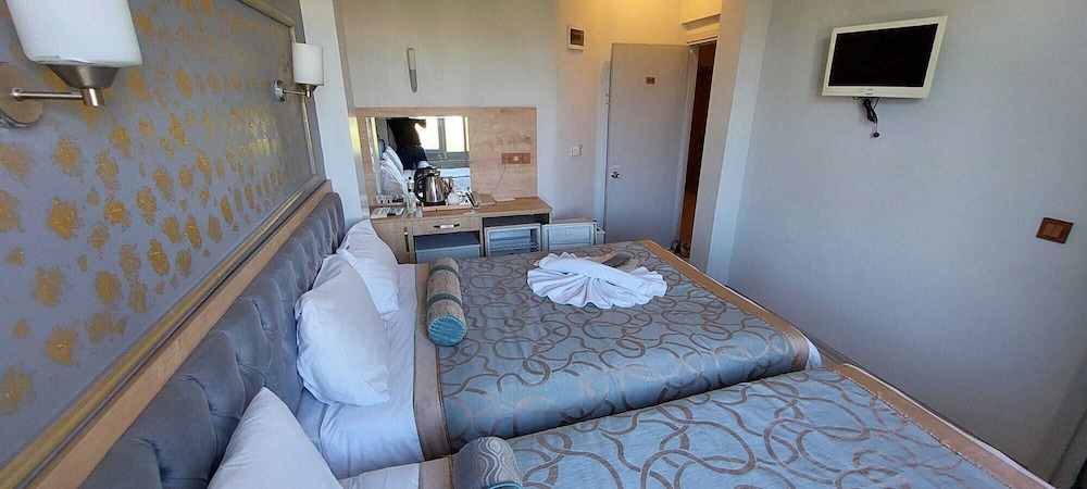 Economy Triple Room photo 1