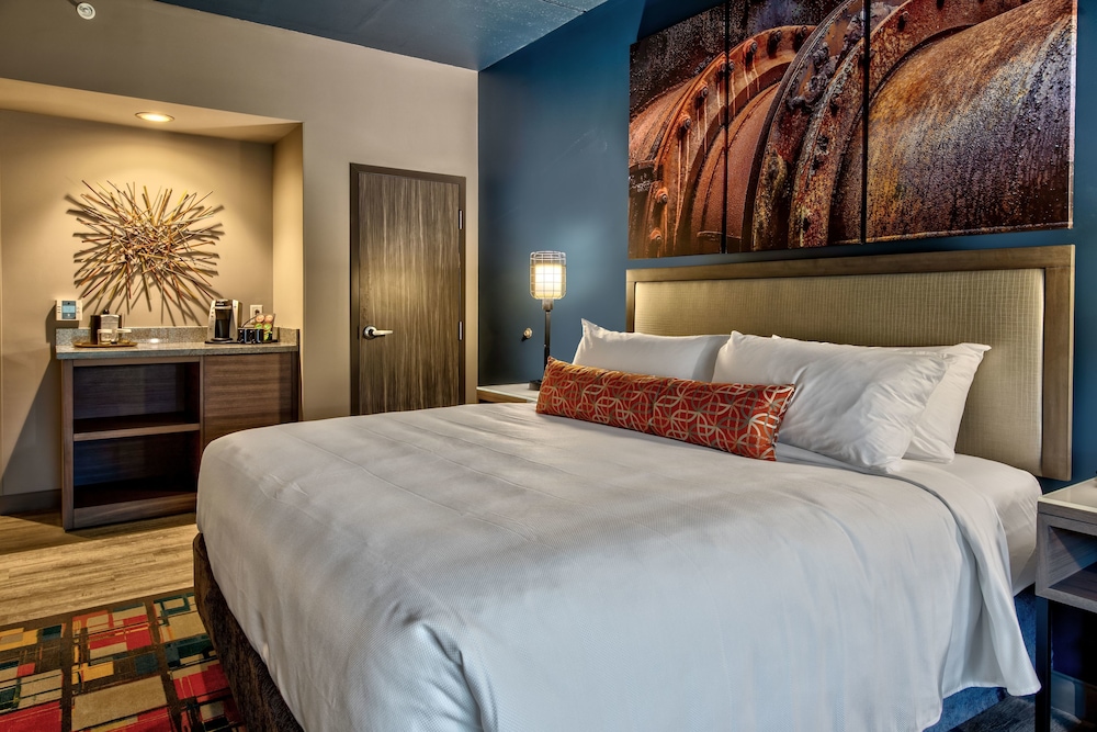 Standard Room, 1 King Bed, Accessible (Communications) photo 2