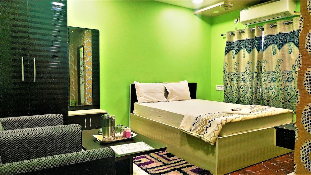Queen Room