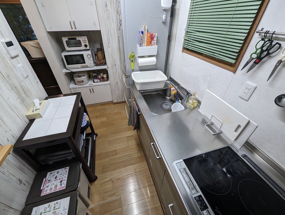 Twin Room - Photo 3