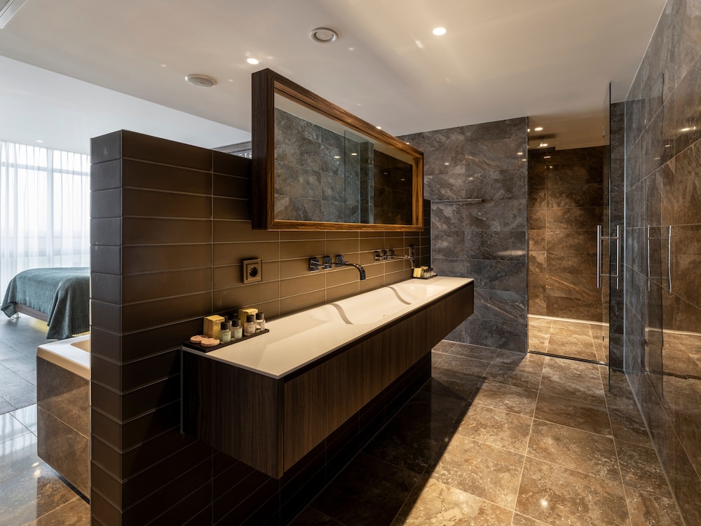 Executive Suite, Jetted Tub photo 3
