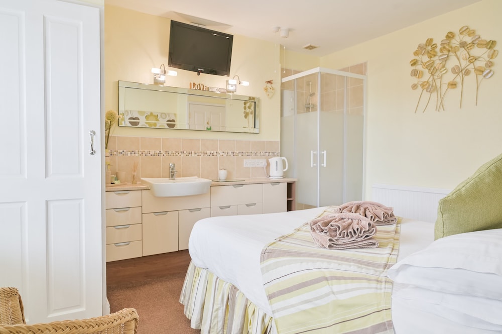 Double: The Green Room (Shower in Room) photo 1