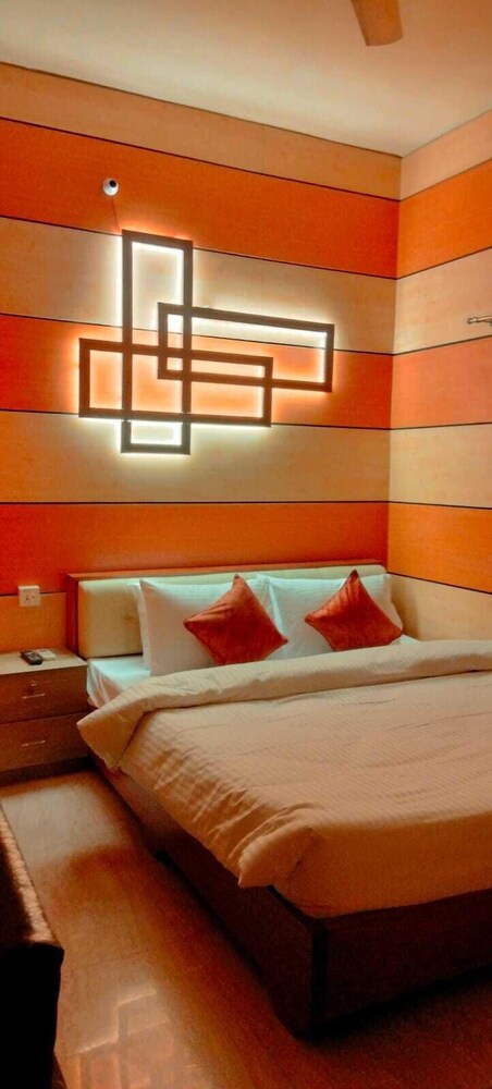 Deluxe Suite, City View