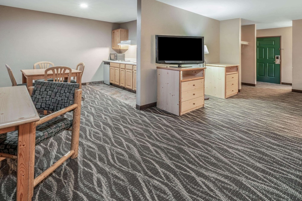 Room, Multiple Beds - Photo 3