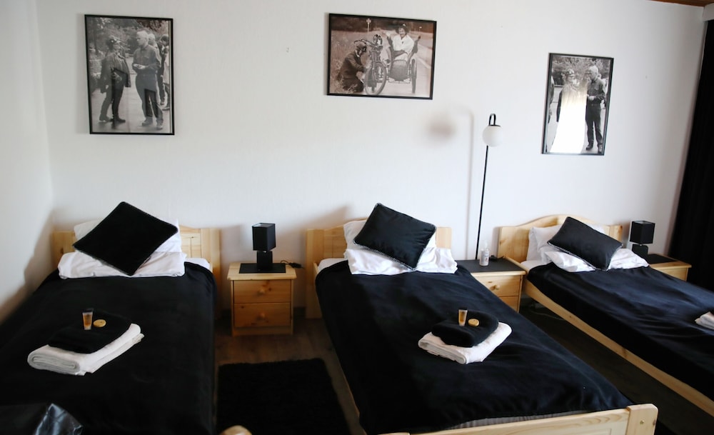 Signature Triple Room, Ensuite photo 1