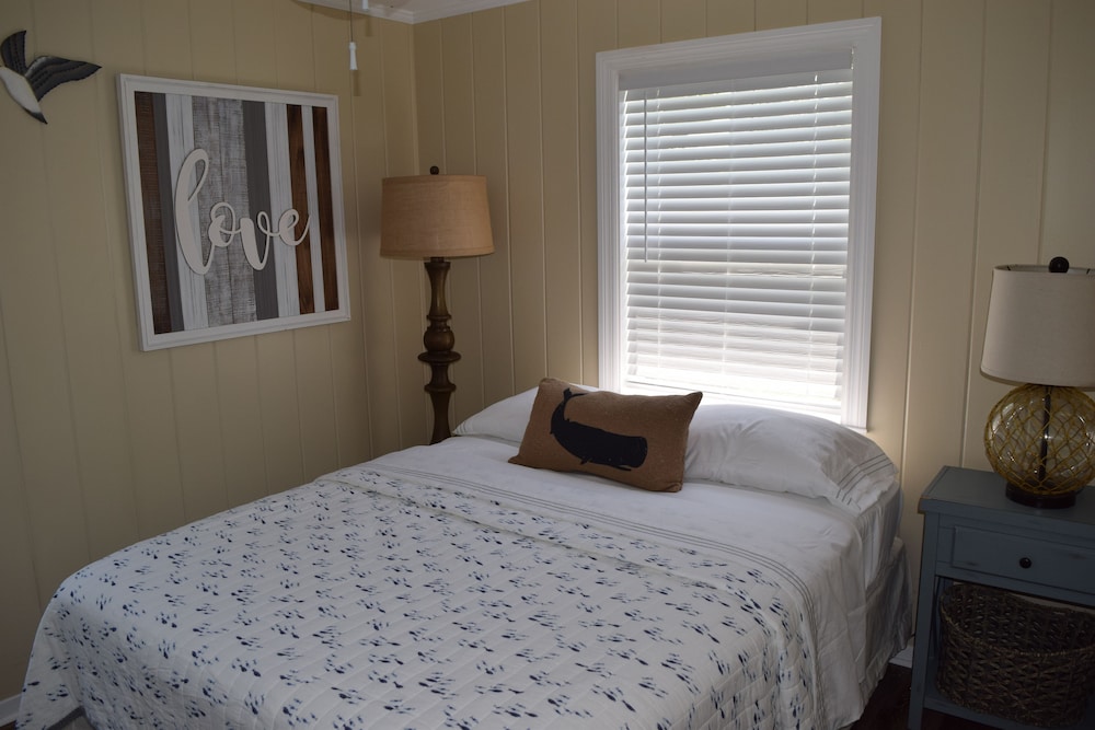 Deluxe Cabin, 2 Bedrooms, Kitchen, River View