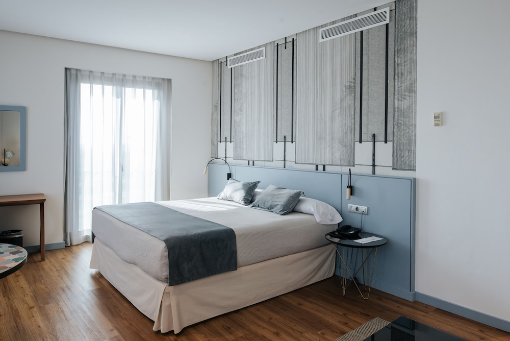 Junior Suite, 1 Queen Bed with Sofa bed, Sea View - Photo 13
