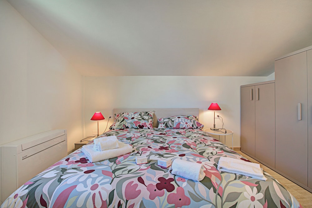 Family Apartment, Multiple Bedrooms (Appartamento Lola - 1 Km To The Beach)