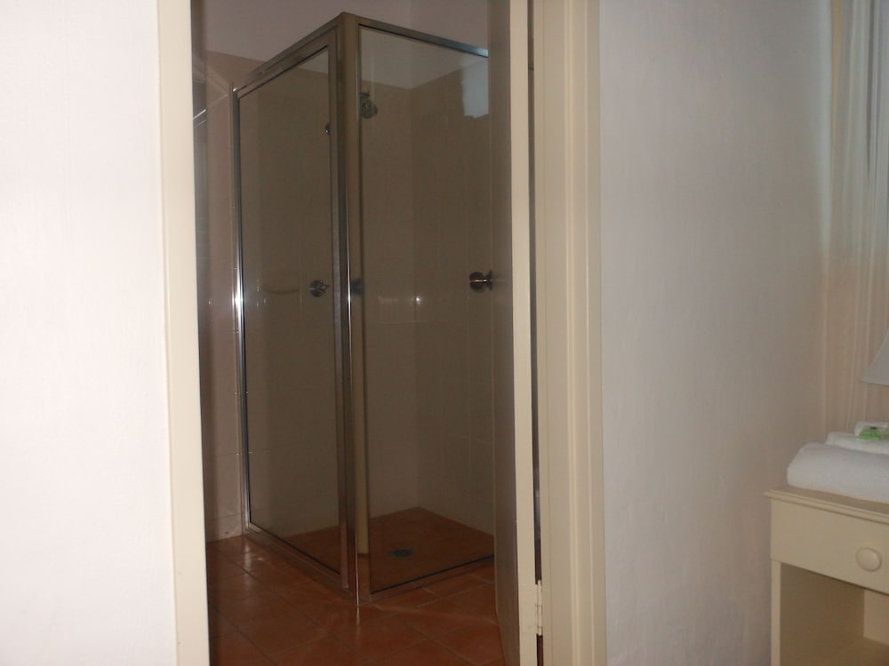 4 Person Room photo 2