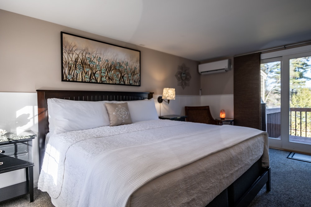 Comfort Suite, 2 Bedrooms, Partial Lake View photo 1