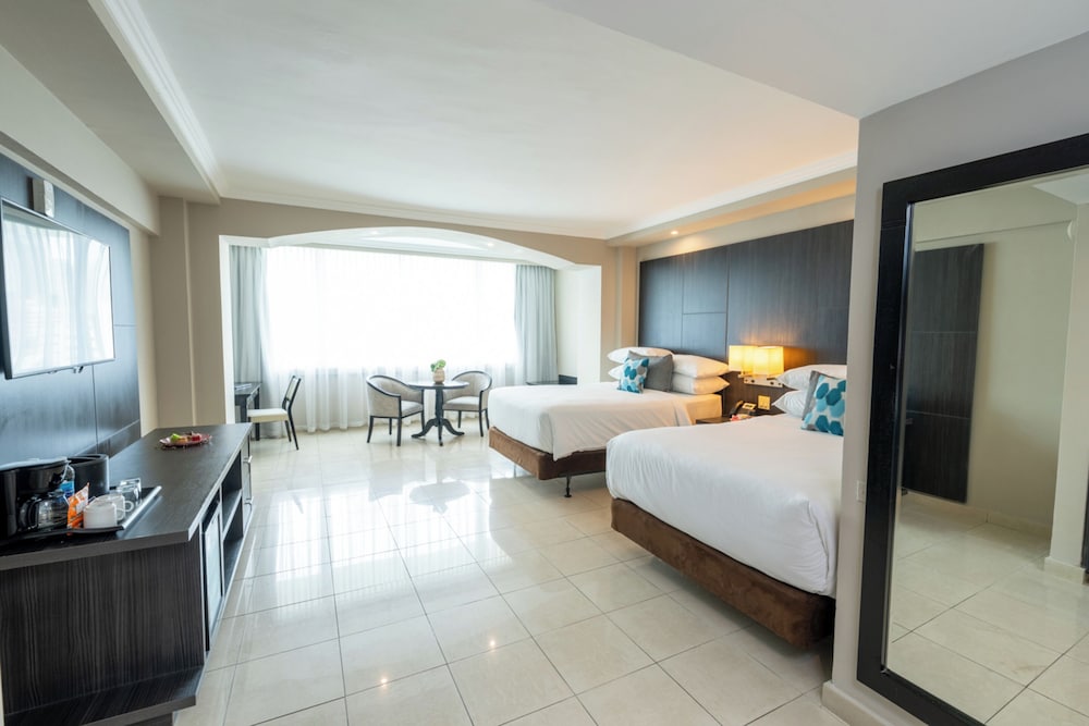 2 Double Beds, City View - Photo 4