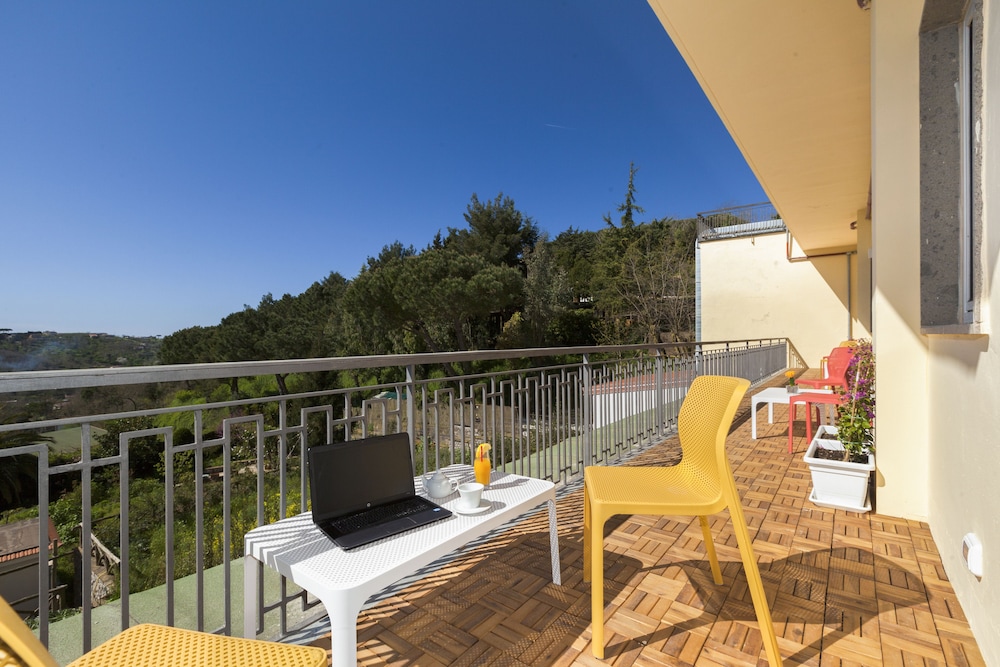 Panoramic Quadruple Room thumbnail 5