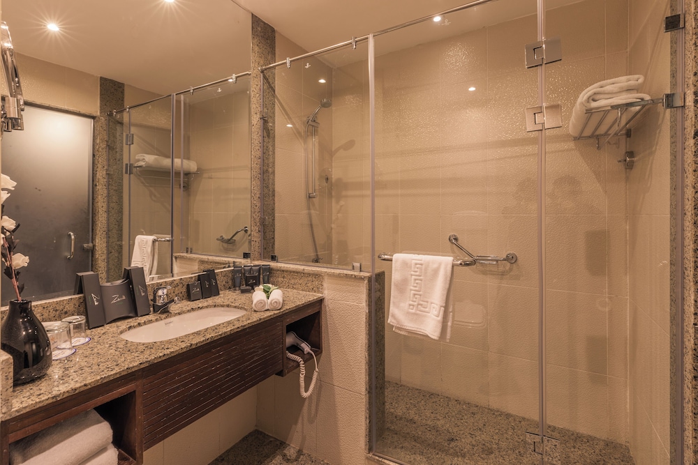 Deluxe Room, Pool View - Photo 4
