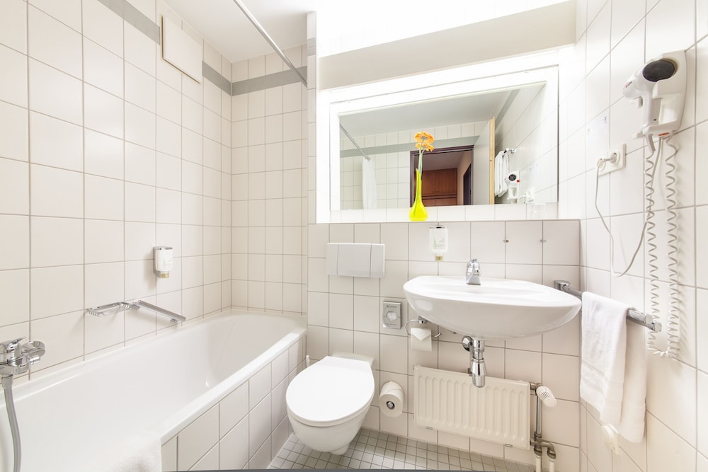Standard Twin Room - Photo 4