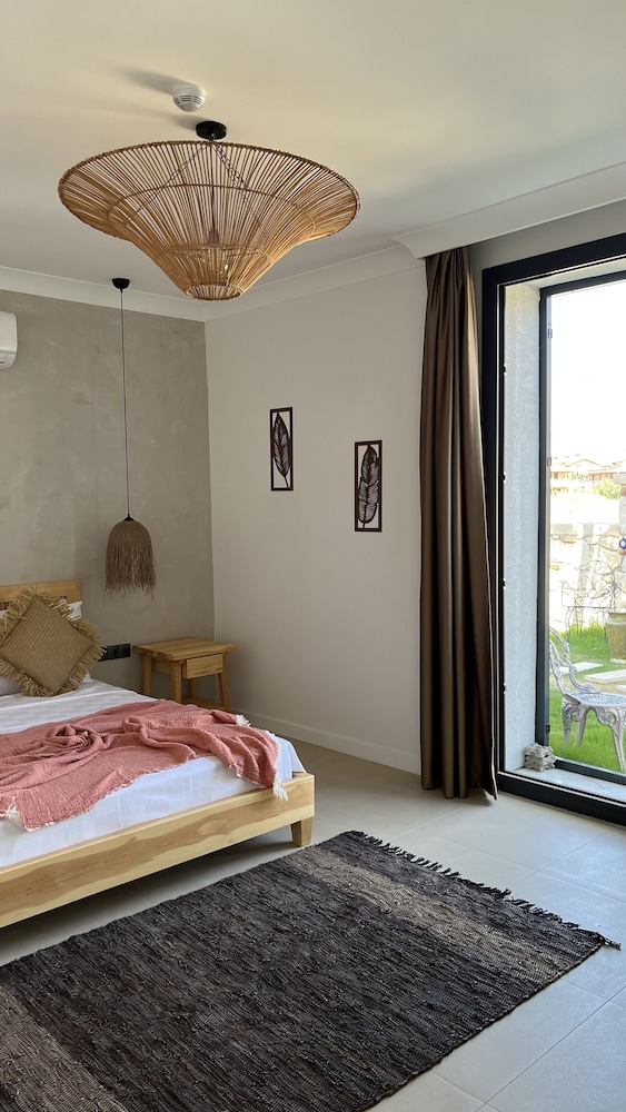 Economy Room
