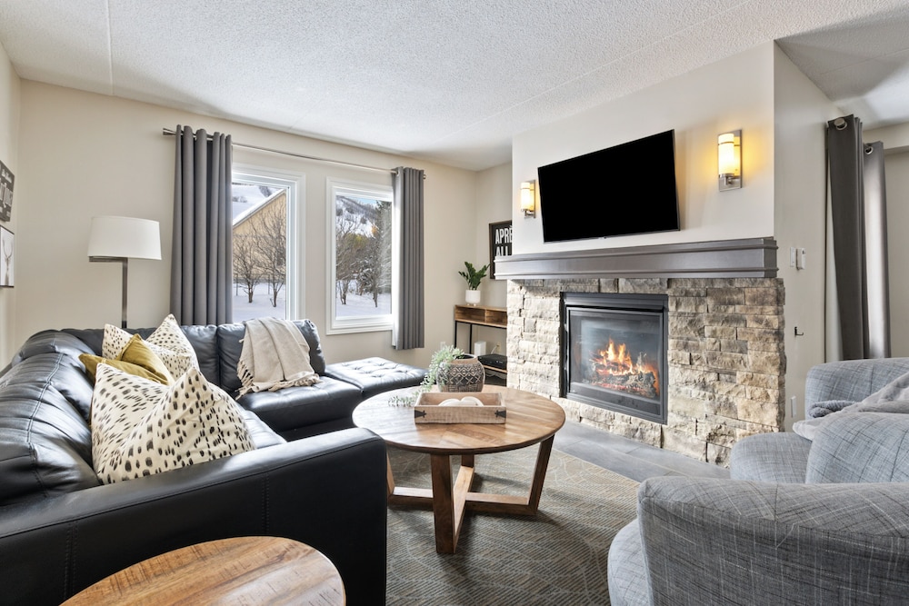 Superior Condo, 3 Bedrooms (117 Mountain Walk - Pet Friendly)