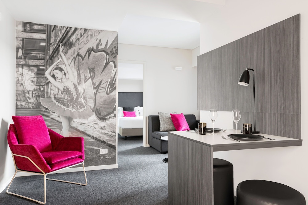 One Bedroom Apartment (Weekly Housekeeping) - Photo 5