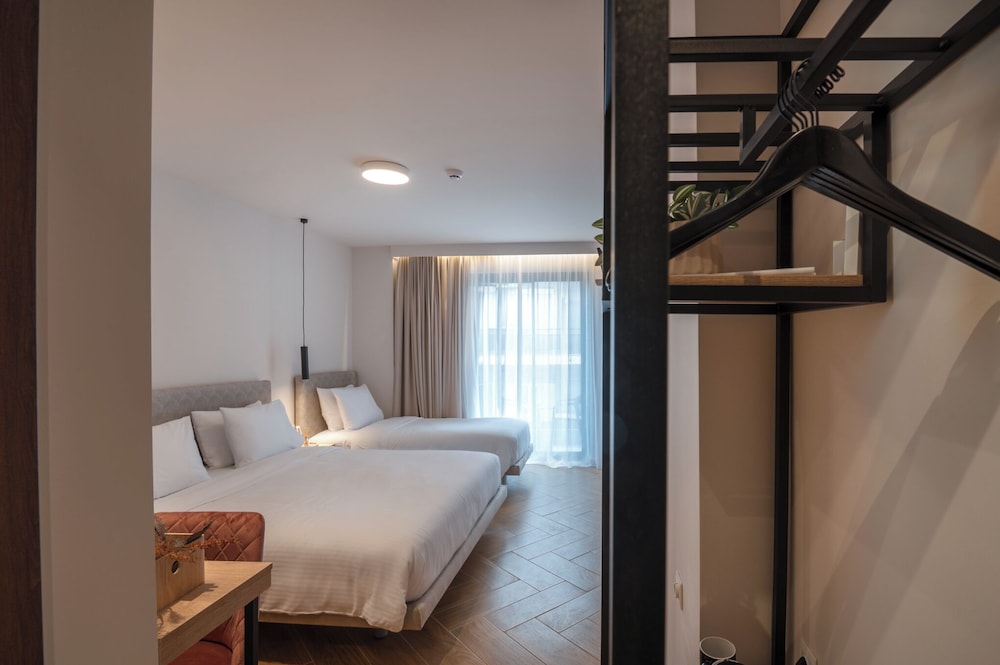 Superior Triple Room - Photo 7
